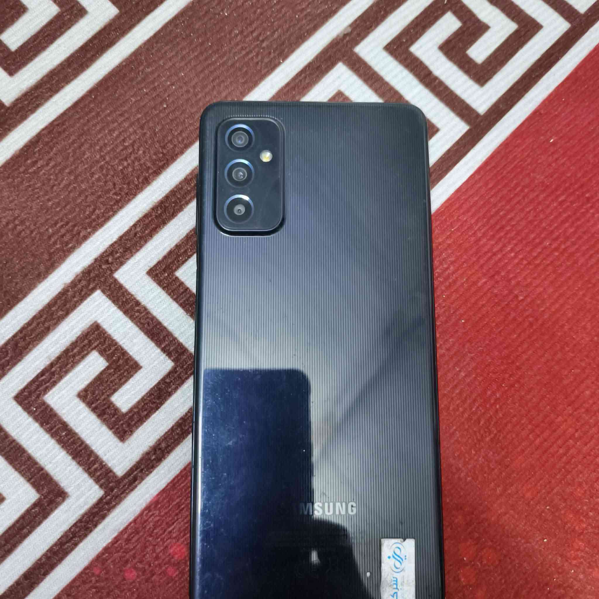 حبايبي جهاز للبيع ما مبدل شاشه ولا ضهر بس شخط بل كامره مامبين اسم الجهاز كلكسي ام 52 5G للستفسار ***********
