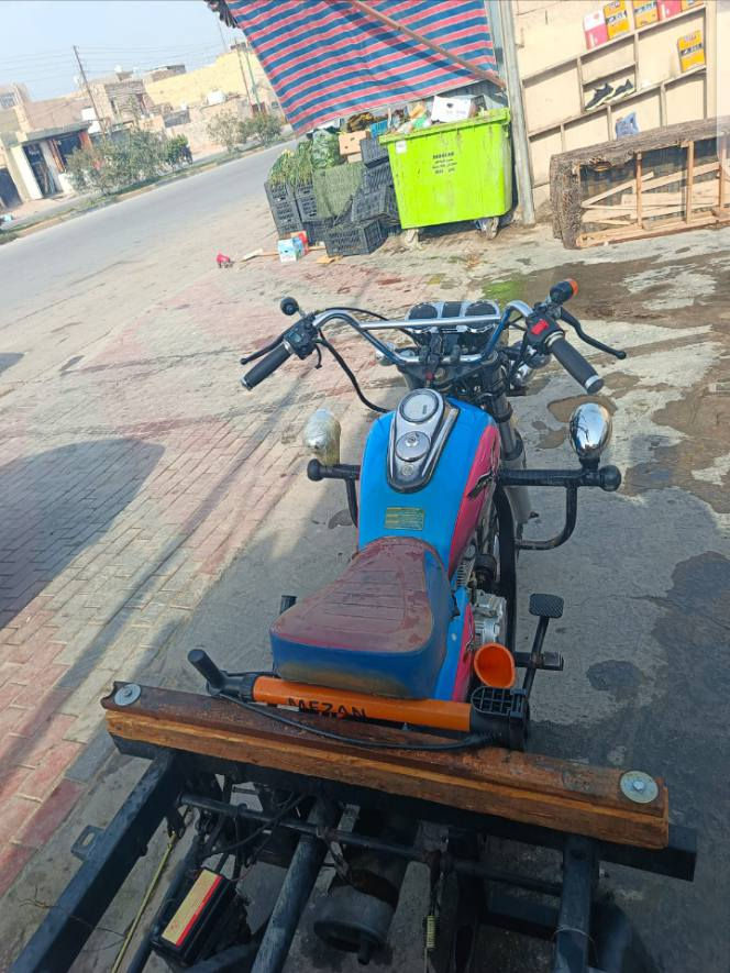 السلام عليكم ستوته للبيع ماعوزه برغي بس بيهه صوت بلربلات الستوته موديل 18 محرك 23 المكاني كربلاء حي العامل سوق الاخير  السعر مليون و 800

 ***********
