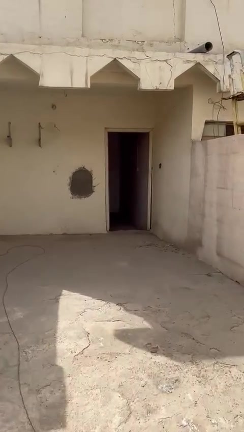 #للبيع دار في النجف حي القادسية خلف كماليات محمد مچي على شارع الصب بالفرع المساحة 80 متر يحتوي على طارمة وستقبال وغرفة ومطبخ ومكشوفة وتخاريج فوك اكو غرفة بالسطح السعر 95 مليون مجال بسيط للاستفسار مراسلة او اتصال
*********** ابو ديما العنزي
***********
