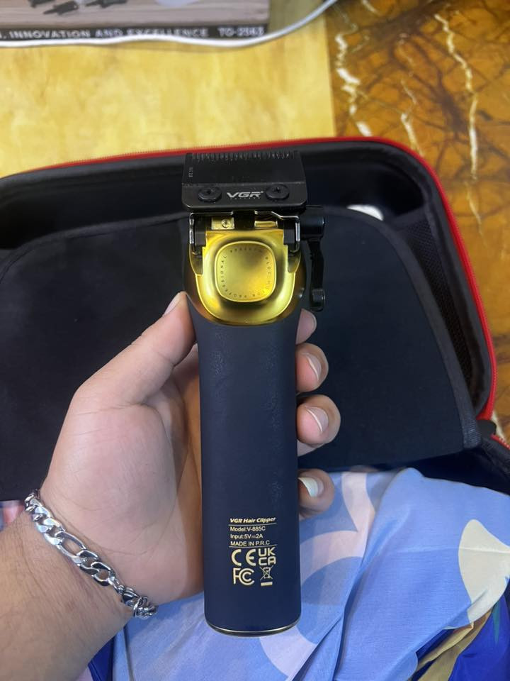 السلام عليكم سيت كامل للبيع مكينة بعدها بدهنها وخير من الله وياهة الكارتونة وجنطة حلوة السعر 120 واكو مجال للشراي الرقم ***********
