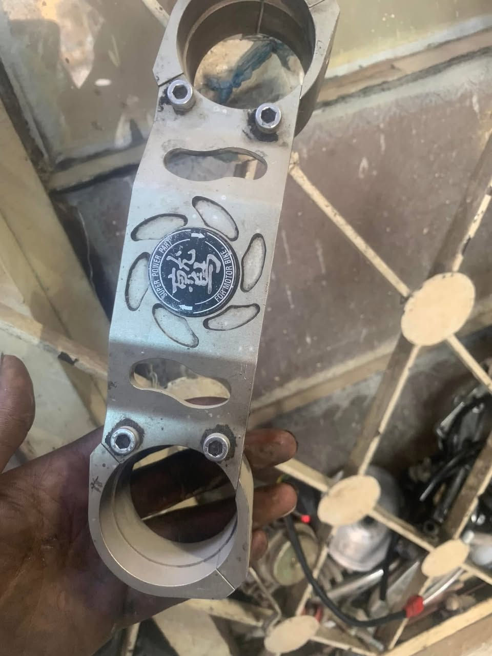 غراض سكنس ماكس
شيال راجع سكنس
بوشه ٦٣
كلبجات سكنس 
راجعه دبل ماكس
براغي

مكاني الاعضميه
***********
