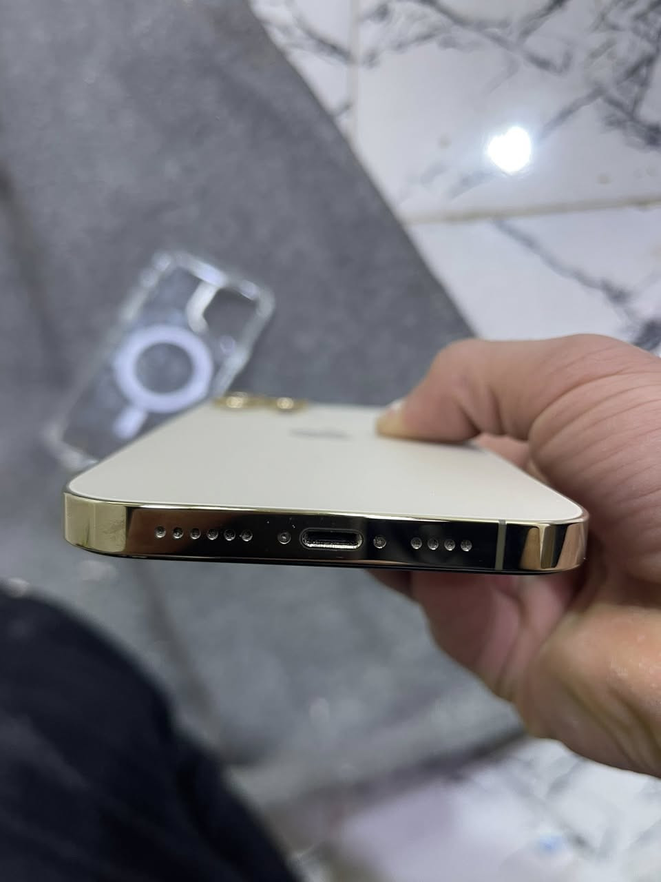 السلام عليكم ايفون 12 برو ماكس للبيع ما مفتوح جديد برغي ما مدخوخ بيه سعره 500 شاحنه وكرتون وياه وكان بالايسر استفسار على الرقم. ‭٠٧٧٤ ٩١٠ ٣٣٩٢‬
