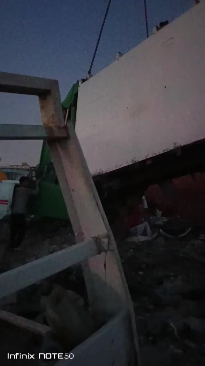 السلام عليكم كبسة مال اسكانيا بومة للبيع ***********
