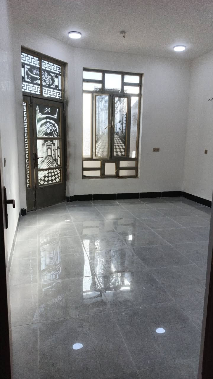 مشتمل لليجار مساحه 125متر بل جغيفي ثانيه يبعد عله شارع لرئيسي مال مقبره 300متر مشتمل بعده جديد ليوم غفلته. لطابق لثاني بعده هيكل يعتبر طابق واحد. ايجاره 350 
***********
