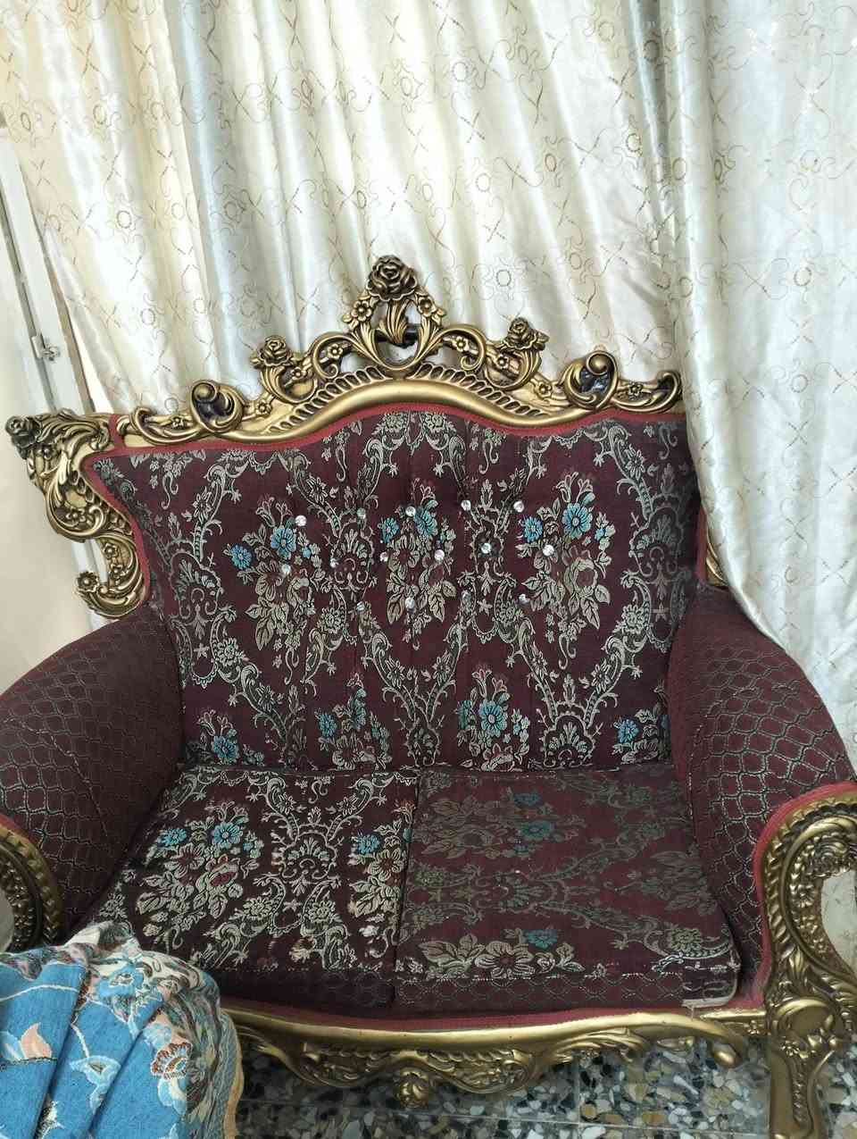 السلام عليكم عندي تخم ملكي ايراني 10مقاعدللبيع السعر 250 بغداد حي اور ***********
