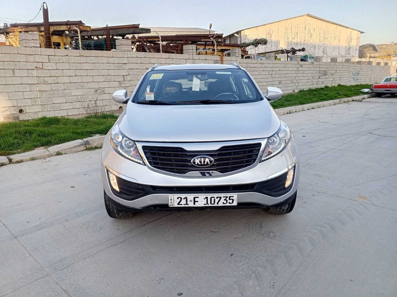 السلام عليكم رمضان كريم للبيع كيا سبورتاج 2013خليجي لون رصاصي استخدام شخصي من لشركه عل ايد وحده كفاله بدون صبغ بيه بارد فقط3 مكانات مواصفات فول عدا لبصمه ولبانوراما داخل مشمشي كشنات جلد ومطرز برتقالي تحكمات ستيرن كامره خلفيه حساس خلفي بلوتوث ويل كروم 5ويل يدات نيكل مرايات شفط ليد امامي بك لايت كرستال نضام ايكو ثلاجه بلجكمجه دواخل كلش جديده واحله من لصور بعده بلايلون لشركه  مواصفات كلش حلوه سياره جديد لوك بمعنى لكلمه وجاهزه بدون اي مصرف محرك 2000دوش مفتوح وبشرط بدون اي خلل كير محرك تبريد كله بشرط صدر تخم تايرات جديد ماشيه120الف حقيقي سويجات ثنين كتلوكات سبير عدا كله بلاد برده خلفيه  سيرفس كامل مسويله رقم سنويه كله جديد بسمي لل2028تحويل بنفس ليوم مكان السياره بسليمانيه السعر 139وبيه مجال بسيط كلشش الشراي يخابر***********
