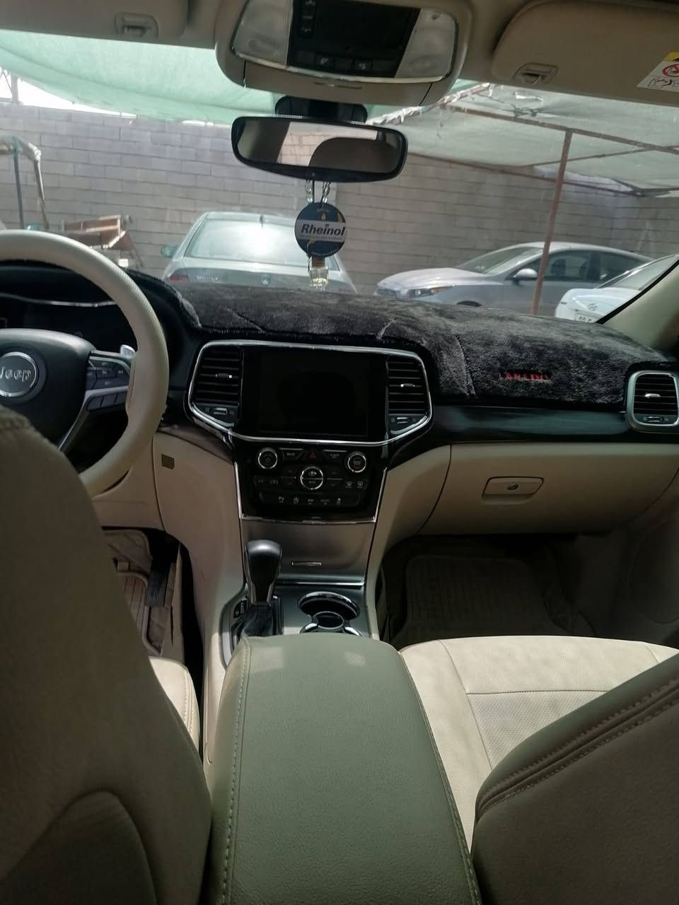 جيب جراند شيروكي 2019 وارد خليجي
شريكة هارلم اربيل
محرك V6 سلندر مواصفات فول فول 
الممشى 75 الف كم
شاشة كبيرة كاميرا خلفية بصمة تشغيل عن بعد
بانوراما كشنات جلد كهرباء اشارات مرايا رادار جانبي
لايت ليد زنون زراكات لايت ويل كروم تحكم استيرن تحديد سرعة شفتات استيرن
صندوق شفت فور ويل دبل اكسل وبعد بيها موصفات 
كلين تايتل مكفولة بدون حادث بدون صبغ بشرط
حالة وكالة رقم سنوية جديد تحويل مباشر
مكان السيارة الموصل السعر 280 ورقه وبيها مجال 
رقم صاحب ســـيـارة ::***********
