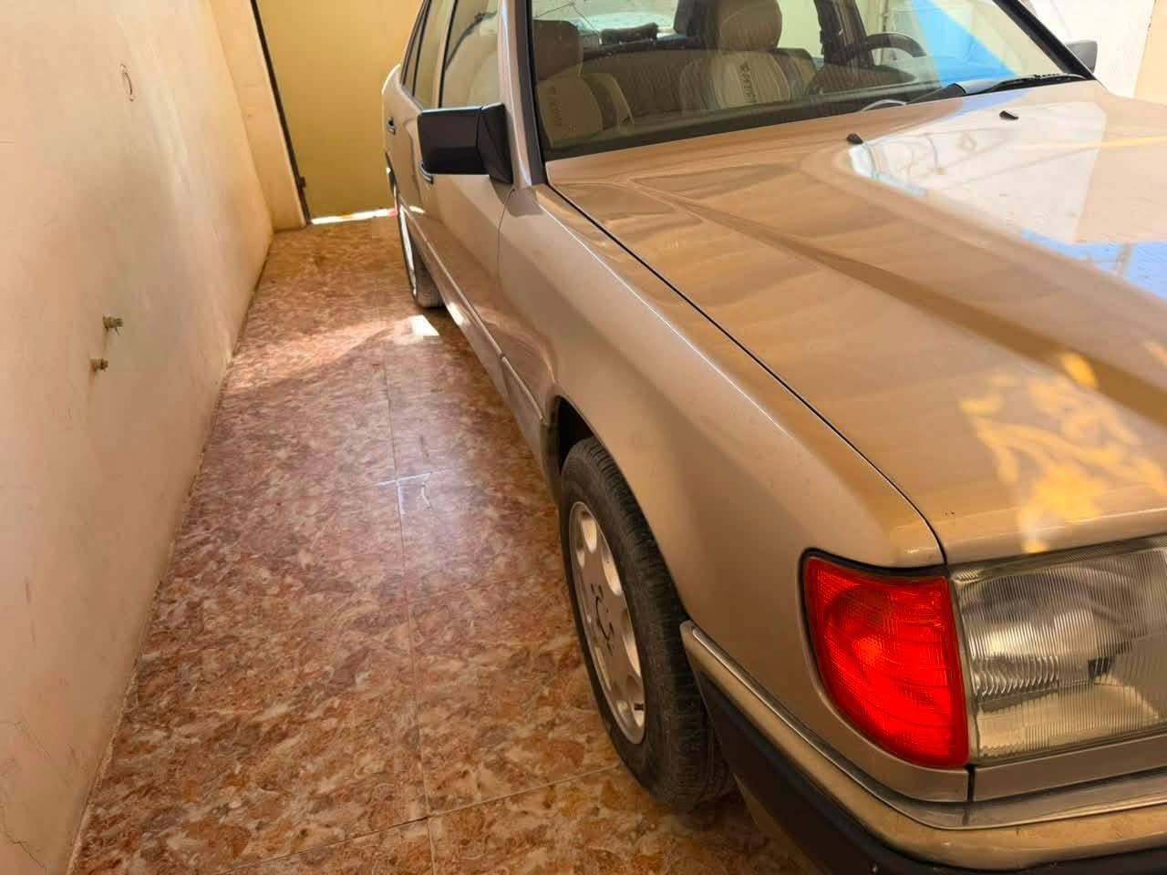 السلام عليكم للبيع مرسيدس دب موديل 1989 حجم E230 اربعه سلندر مكفوله كفاله عامه كير و محرك و تبريد و خياس و قواعد دابل كله وضع شركه صبغ عام جماليه فقط رقم نينوه دولي بسمنه تحويل مباشر العنوان صلاح الدين سامراء التواصل مع الرقم ***********
