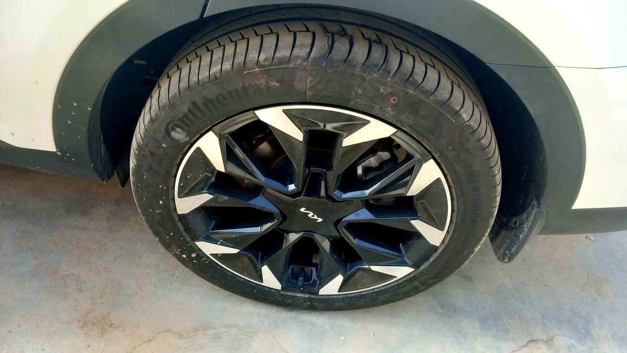 السلام عليكم سورنتو شركة نم موديل ٢٥ ماشية سبعة الالف وقابل للزيادة كفالة في حالة الزيرو دبل كامرا ستة سلندر رقم واسط الدولي داتشوب تشغيل عن بعد اتو هولد وسايد بريك بصمة وضعيات قيادة انارة متغيرة بالدشبول شاشة متصلة ويل ٢٠  وكشنات جلد تدفأة وتبريد ٧ راكب وترحيب  وشركة نم معروفة بمواصفتها .
ملاحظة مغلف الكشنات نفس اللون والنقشة حفاظا عليه والارضية مغلفة جلد ودوسات اصلية  للاستفاس الاتصال 
***********
