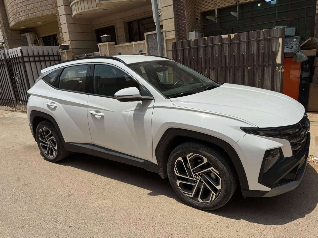 للبيع Hyundai-Tucson-2025
اللون/ ابيض

سيارة رقم اربيل - ماشية 18 الف كيلومتر

وارد خليجي 

سيارة نظيفة جداً وبحالة ممتازة 

مواصفات / محرك اقتصادي وقوي 

شاشة حديثة متعددة الوظائف - كاميرا وحساسات

تشغيل بصمة وستارت - إضاءة LED كاملة

جنوط وكالة - مرايا كهربائية - تكييف ممتاز قطعتين
    
كراسي كهرباء

داخلية نظيفة جدا ومغلفة -ارضيات بعدهن بجيس

العنوان بغداد 

__________________________________________

السعر225 وبيها مجال

للتواصل :***********
