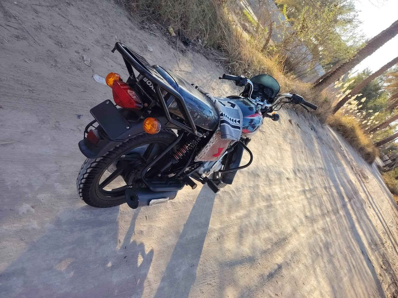 سلام عليكم بوكسر مديل 23 
اوراق اوصولي طالعه من معرض البغدادي
دراجه بلواقع احله من صوره دراجه جديده عله ايدي
مكاني كربله سعرهه 2300 او بيهه مجال ما متواجد عل فيس بس تصال ***********
