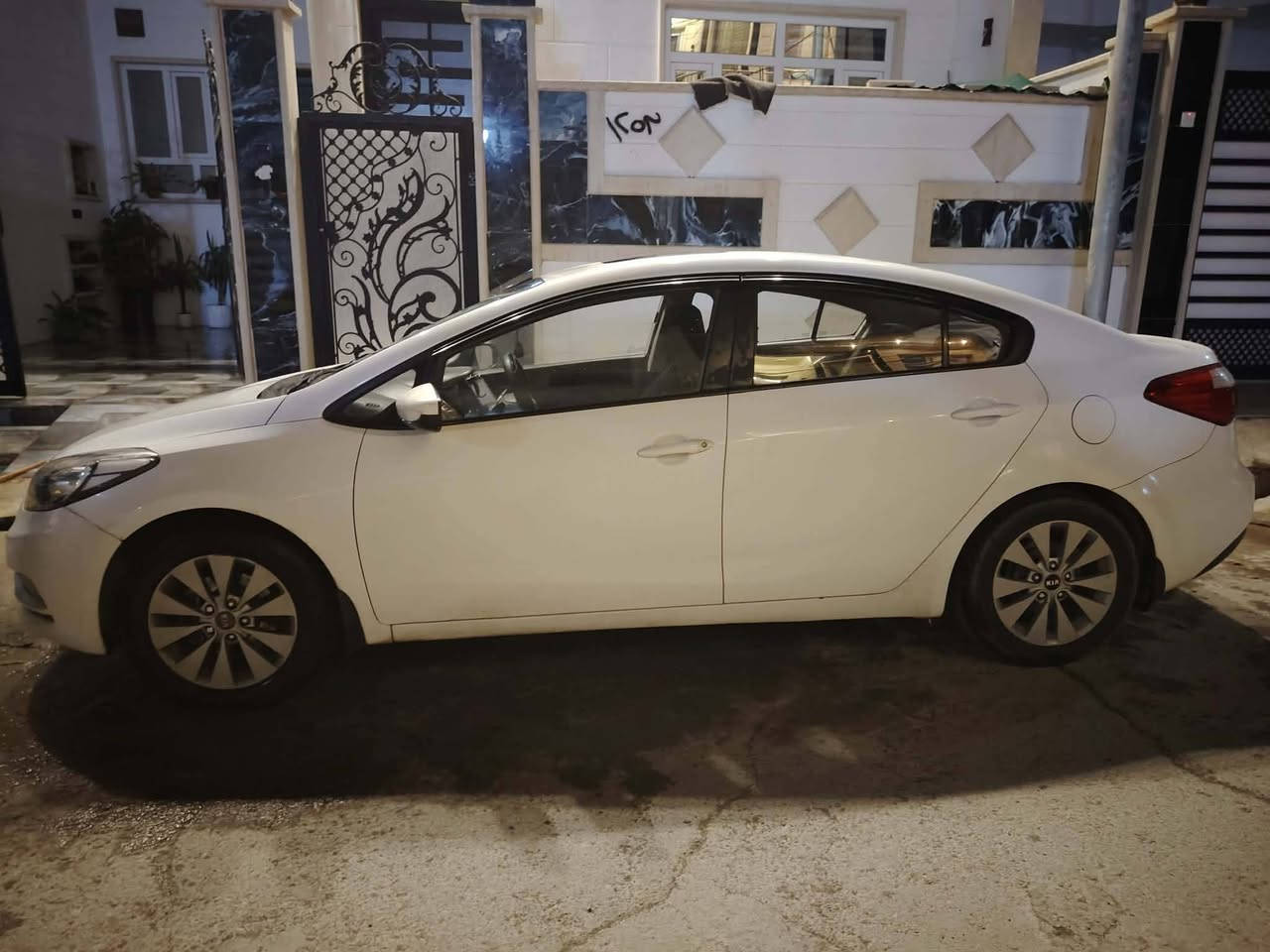 سيراتو 2014 خليجي ماشية 165 الف فول فول سلايت ويلكب سيارة فول محرك كير شرط رقم دولي ضرر بيها باب صبغ وداير صبغ كوبون بانزين اني شرعي 125$ وبيها مجال ***********
