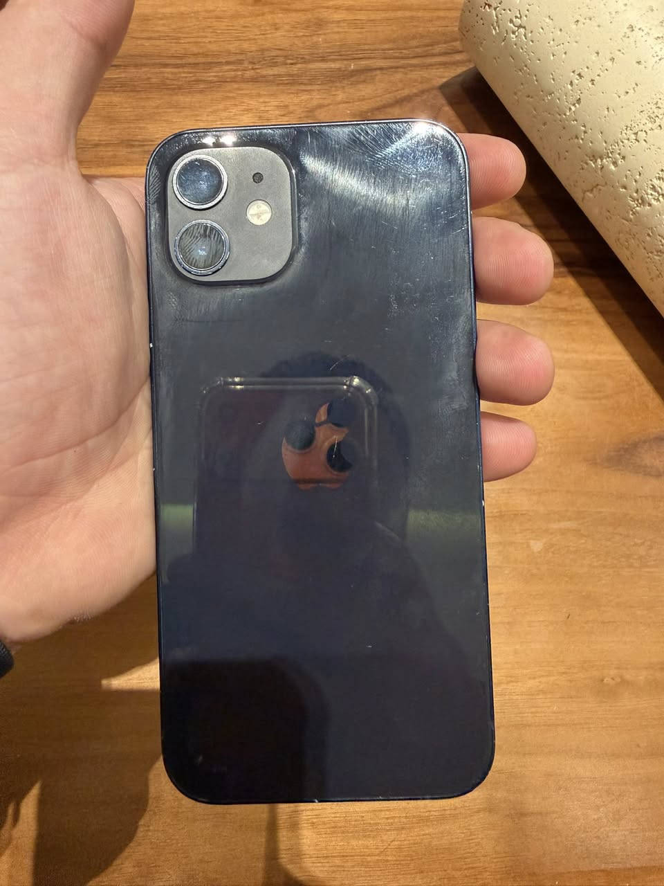 السلام عليكم 
ايفون ١٢ للبيع 
ذاكرة ١٢٨ 
جهاز نظيف 
نسبة النظافة ٨٠٪؜ 
بطارية ٩١  
***********
