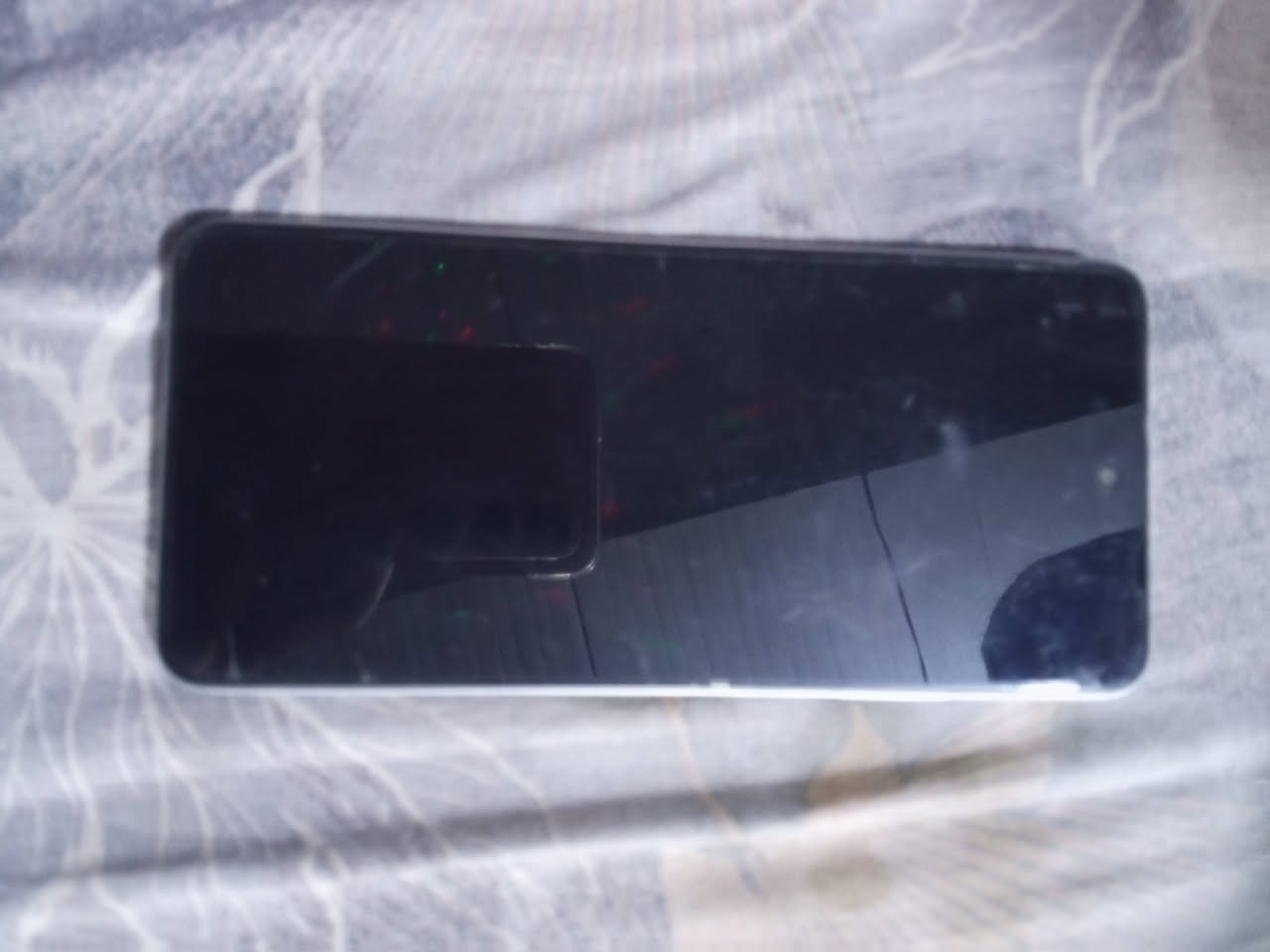 سلام عليكم موبايل جديد اوبو بلكرتونه صار سبوع اخذته ضد الماي ضد الكسر عنواني بغداد مدينه صدر سعره 160رقم***********
