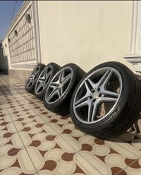 شباب، عندي وياله وتايرت مرسيدس إس كلاس 2 size   (S-Class) حجم 20 للبيع...