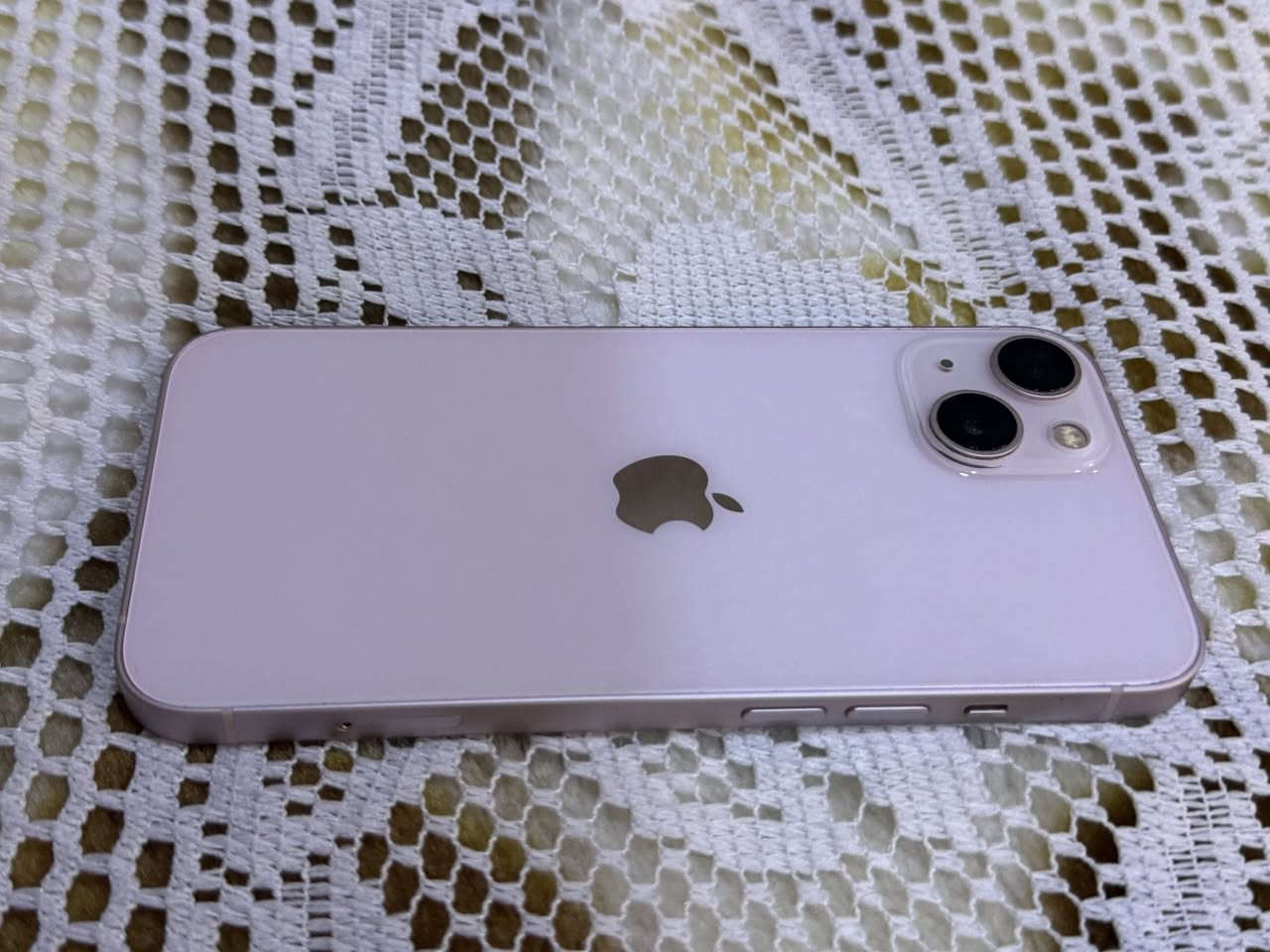 ايفون 13 عادي كامرتين بطاريه 86 ذاكره 128 الجهاز شخط مابي مامفتوح بلادي ولاواصل مصلح تجي تشوفه بعينك اذا شحط واحد بي انزلك 100 الف من سعره كارتون وياه ماخذه كبس بالباكيت اني فاتحه 
سعره 425 وبي مجال وتجي تاخذه من باب البيت بالشرط انطيك ياه
***********
