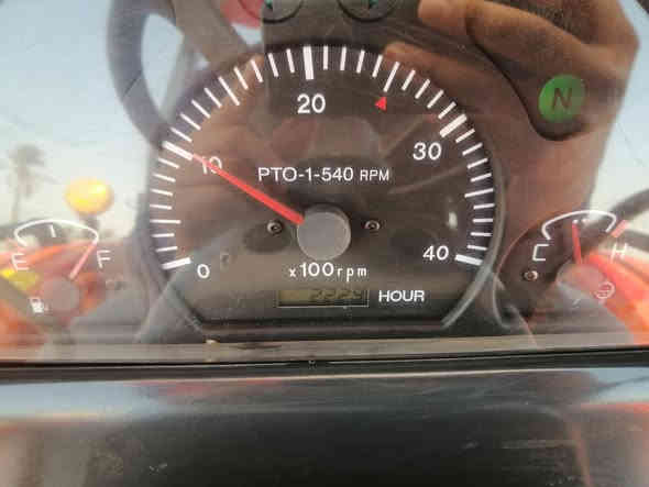 السلام عليكم من رخصة الادمن مكينة كيوتي للبيع مع رفاسة وفدان وصندوق الادوات المكينة مكفولة گير محرك اكسن بيهة كتاب استلام السعر 19 مليون العنوان واسط الصويرة ناحية تاج الدين للاستفسار الاتصال على الرقم التالي ***********
