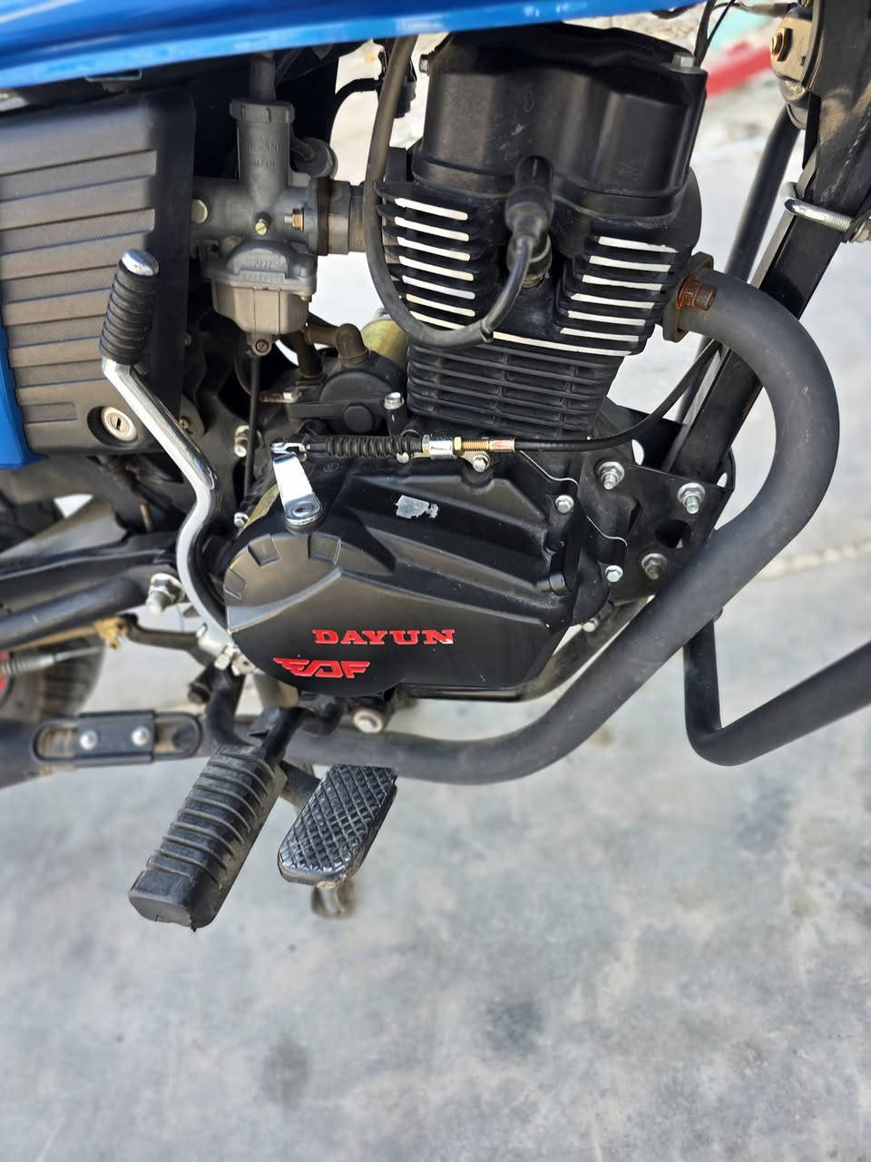 السلام عليكم 
دايوان نفخ مكينة 200 كلاسك
مكينة برغي ممفتوح بيه ولا ملعوب بيه 
كاملة مكملة اي نقص مابيه 
شادله زنون ثلجي عالي 
رماش خلفي 
📍1500 وبيه مجال لاخوتي الطيبين
مكاني بغداد حي العامل
دراجة اوراقه ضايعه اتكفل سرقة قانون 
***********
