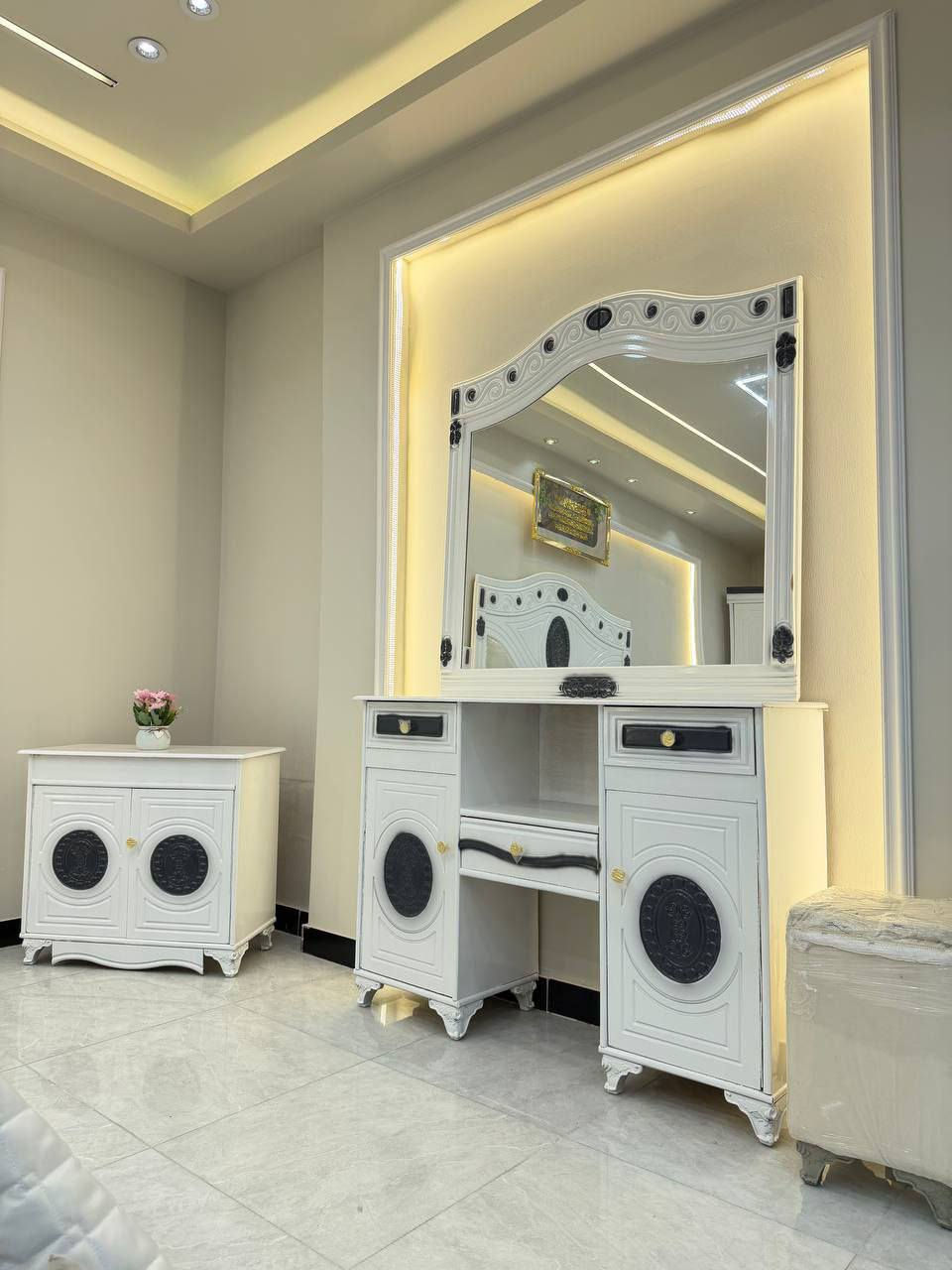 مليون  فقط😍
غرف نجاره عراقيه 💯💯

تتكون من 8  قطع 

عرض الكنتور 3 و20سم

ارتفاع الكنتور 2 و20سم

السرير بلوك ٦ ارجل

طول السرير 200 سم 

عرض السرير 160 سم 

الضهر براغي

 

الشازلون 50 الف وطابورية 25


**إذا كنت صاحب هذا الإعلان وتريد حذفه لأي سبب، رجاءا أرسل رسالة إلى الدعم الفني**