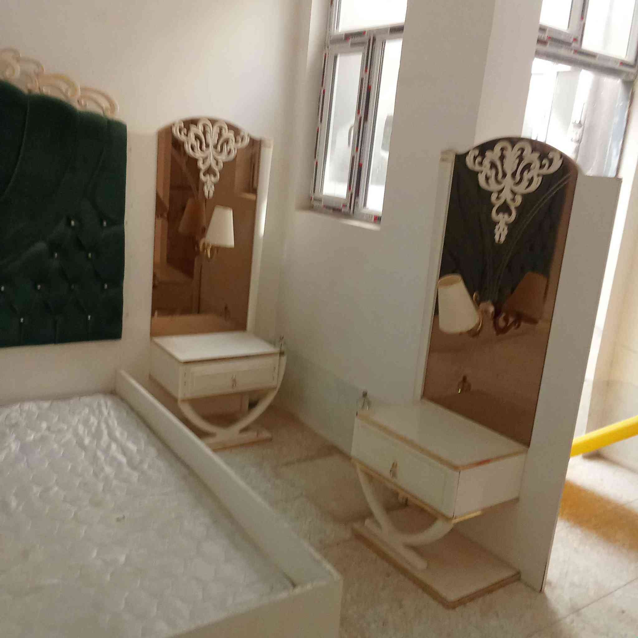 تاج جربايه خشاب مع ميوزتهن مع تيب اللام شغال مع دوشك سفنجه طبيه العنوان نجف *********** السعر ١٠٠الف Singapore
