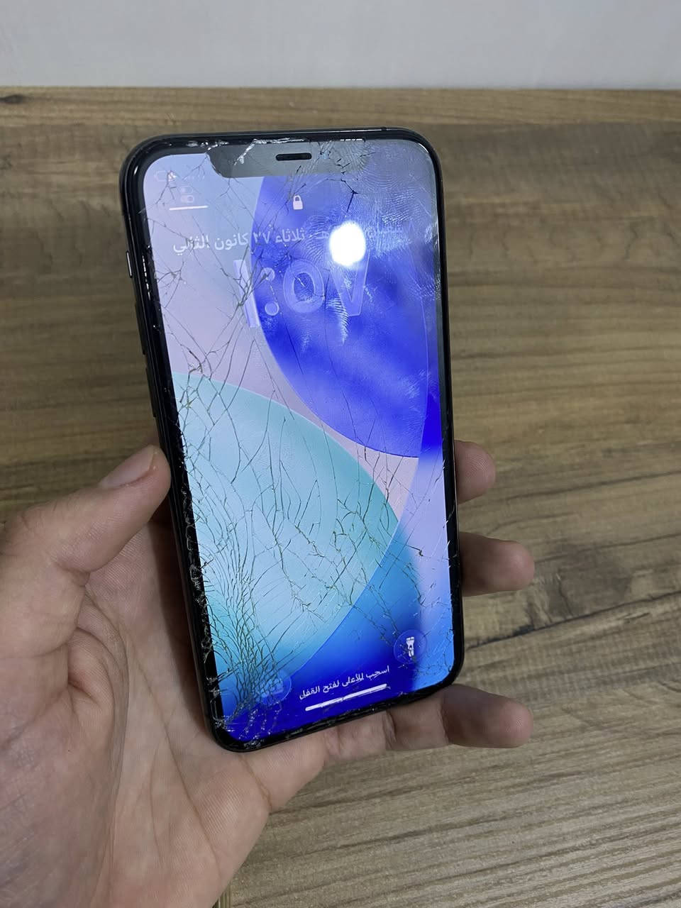 أيفون 11 برو 
بطارية 75
نموذج M 
الجهاز لا مفتوح ولا مبدل اي قطعة كلشي شغال 
الشاشة ما متأثره كلها تلمس بس الكلاسه متضرره 
السعر 200 يرهم مراوس بأيفون 
مكاني بغداد حي اور ***********
