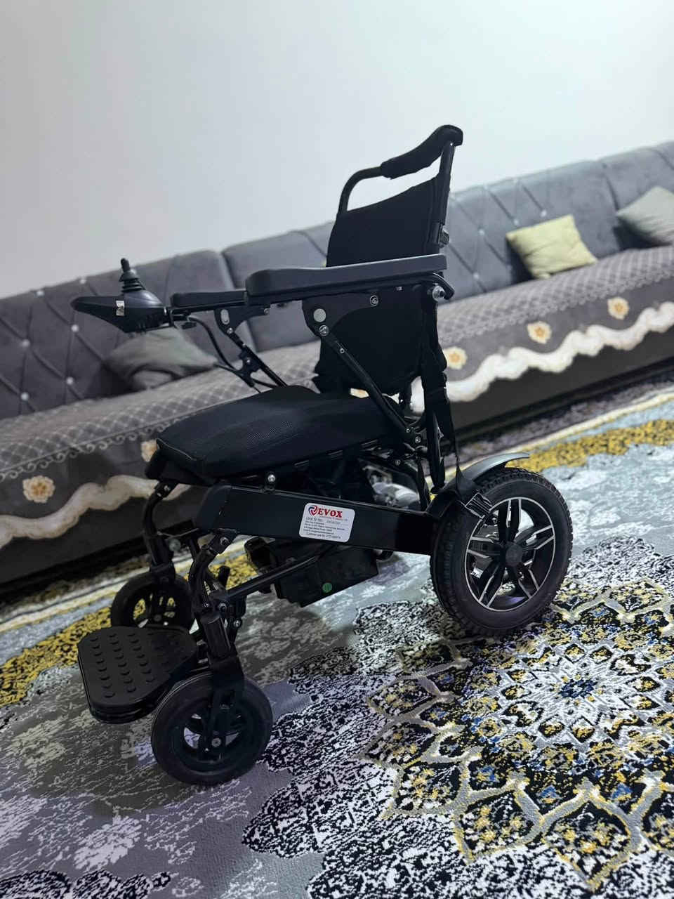 كرسي كهربائي صناعه هنديه الاصلي جديد كلش استخدام قليل 

مكان البصره 
***********
