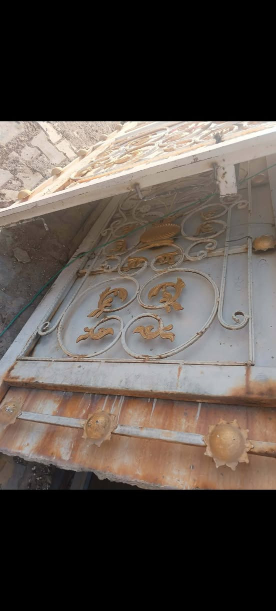 باب للبيع قطعتين السعر ١٥٠بي مجال الاتصال على الرقم ***********
