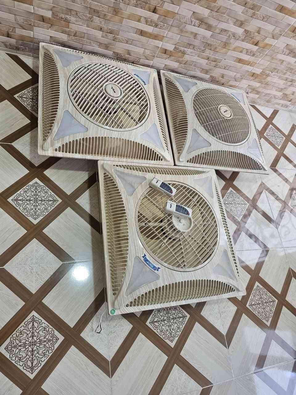 للبيع مروحه سقف ثانوي نظيفة ما مشتغل اهواي شرط الفحص مع كونترول عدد 2 للتواصل اتصل على الرقم *********** اعتذر عن رد للتعاليق
