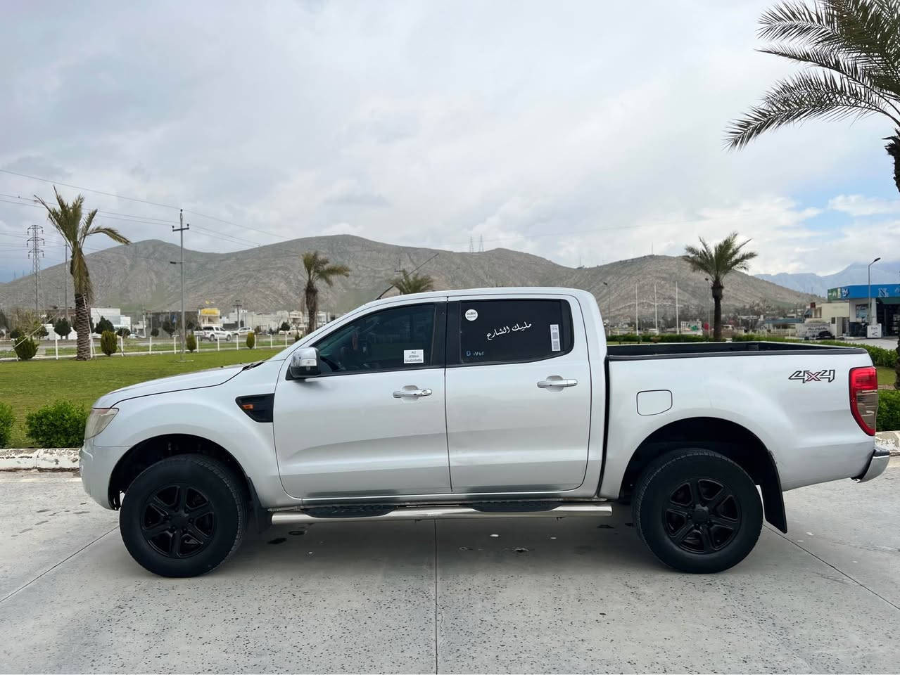 فۆرد ڕەنجەر مۆدیل ٢٠١٥ بەنزین گێر مەکینە ئەکسل بەشەرت مەکینەی نەکراوەتەوە ٤ تایەو ویلی تازەی لەژێر دایە سەنەوی تازەیە قەپات مواسەفاتە ٤ جام کارەبا تەحدیل سرعە ئاوێنە شەفت ١ پارچەی بۆیاغە بێ دەعم و لێدران کاڵ بونەوەی نیە نرخی ١٣٧ مجال ژ.م*********** رانية, السليمانية
