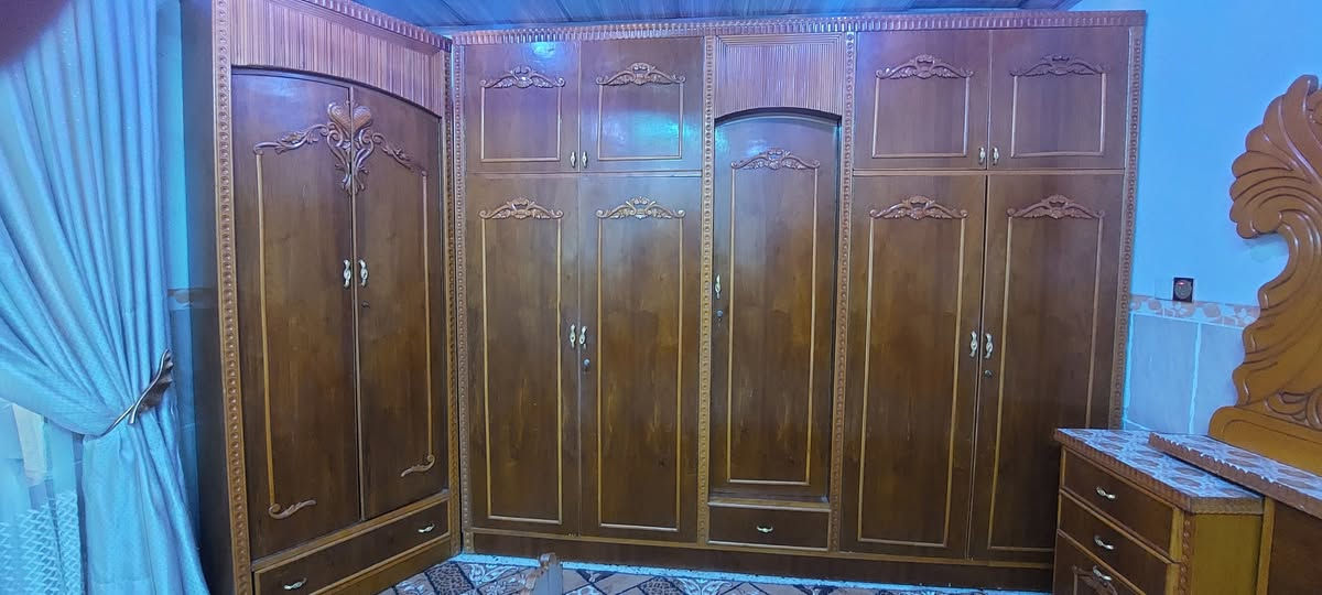 سلام عليكم غرفة 7قطع صاج عراقي  نظيفة كلش السعر ٦٠٠ وبيها مجال مكاني الايسر برطلة الخاص مفتوح *********** وتساب مفتوح
