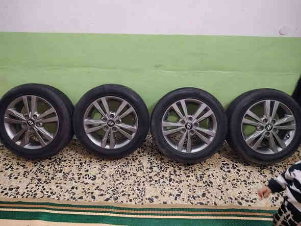 سلام عليكم
ويلات +تايرات للبيع حجم ١٦
مال الانترا ١٧ أمريكي
يرهم على الانترات مديل ١٥ ١٦ ١٧ ١٨ ١٩ ٢٠ 
ويل كروم المرغوب مع تخم تاير جديد هستوني شادهن
السعر. 350الف
المكان. النجف الاشرف حي النداء
رقم الهاتف. ***********
