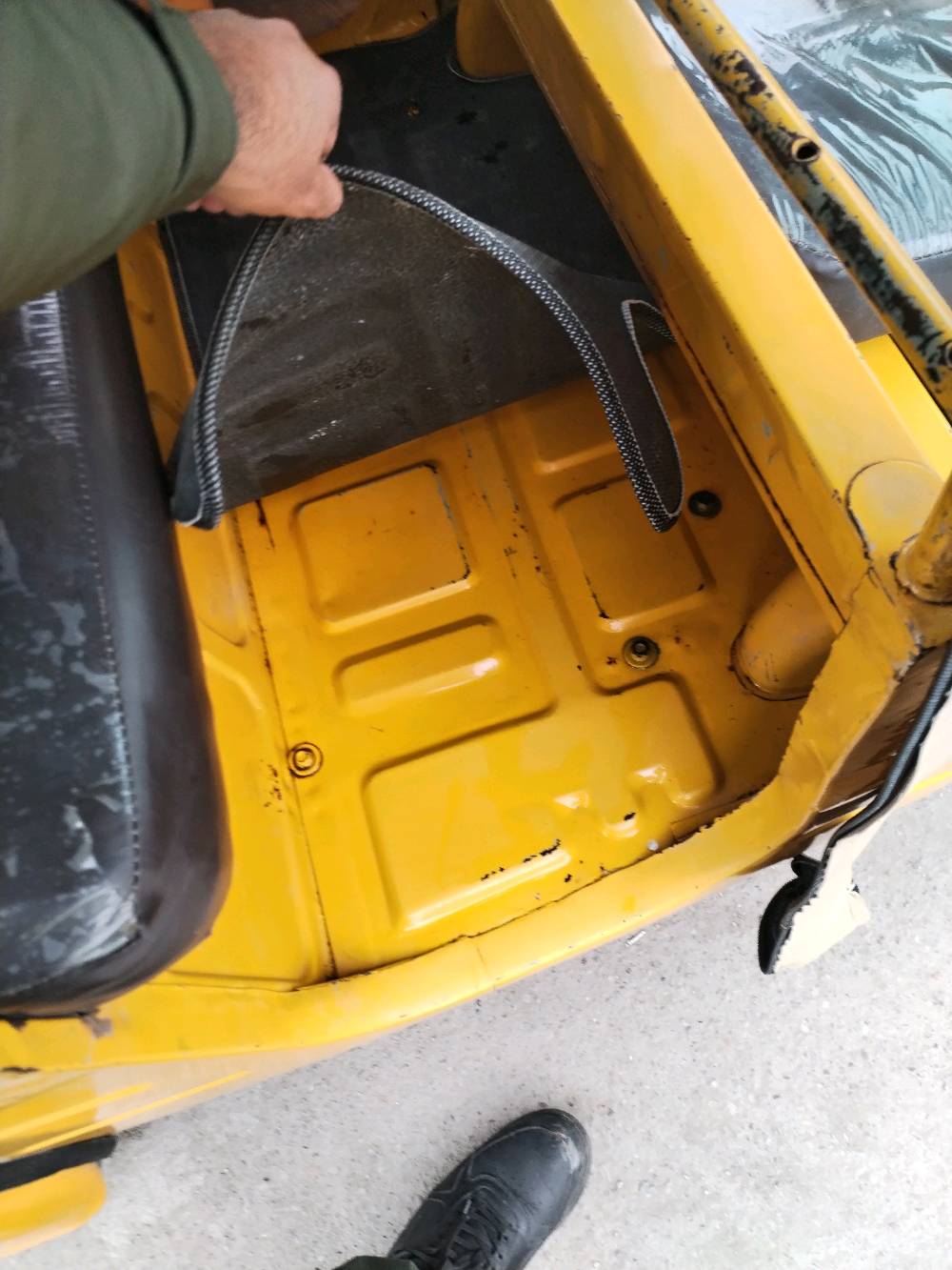 السلام عليكم
تكتك 2019 للبيع رقم وسنويه تحويل ثاني يوم بسمي 
التكتك بيها بارد بالغد خفيف
الدوسات معمرات أثر اخياس
المكينة مشروكه كلشي بيها مبدل جديد حالها حال الجديد
والكسل مبدل 22
كهربائيات كلها شغاله مابيها اي نقص تكتك نضيفه
العنوان بغداد الحسينية