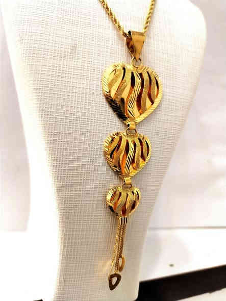 زنجيل ايطالي مع مداليه ايفون ايطالي
الوزن ١٣،٥٩ غرام 
السعر مليونين و٥١٥ الف
 محافظه بابل صياغه نزار المومن ***********
 يوجد توصيل لكل المحافظات العراقية 🎀💎👀💅
