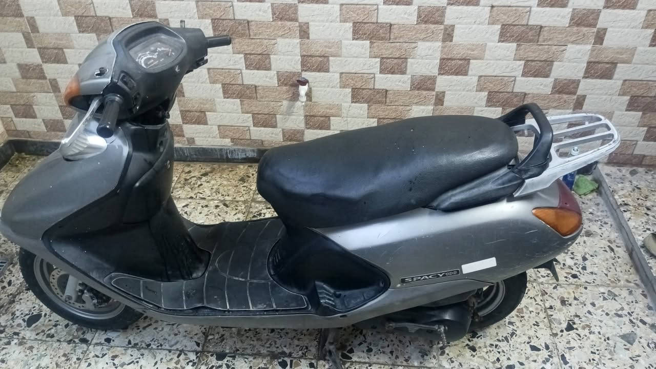 السلام عليكم  دراجه سبيسي ياباني للبيع  المكان حي السفير قرب الشهداء الثانيه  للتواصل الرقم ***********  السعر 325 وبيه مجال للطيبين مكان بغداد
