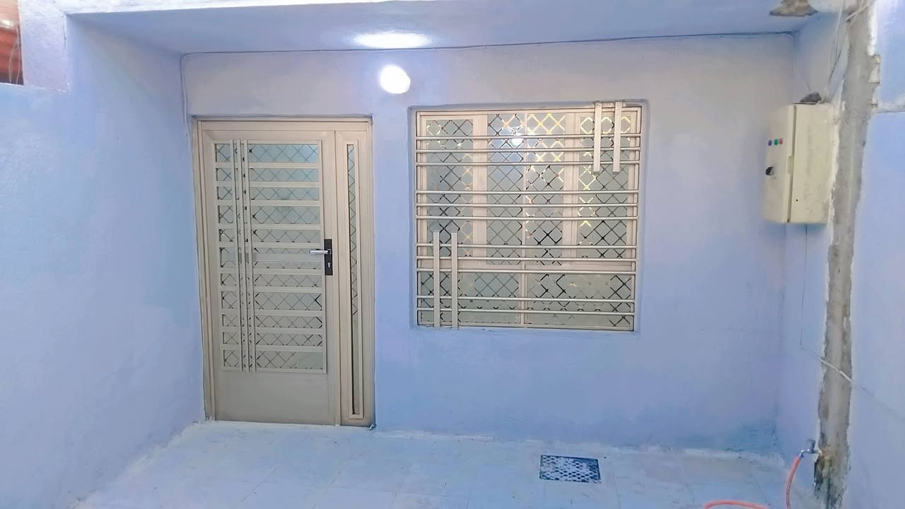 دار  للبيع 80 متر 4.25 الواجهة  نزال 19 نظيف جدا العقاري الثانية قرب مدرسة التربية عكاده طرمة كبيرة استقبال مطبخ حار وبارد غرفتين نوم ترميم جديد مجاري كاشي بواري بياض أبواب جاهز من كل شي يصلح للسكن او استثمار حاليا فارغ السعر 162 وبيه مجال بسيط 
للاتصال ***********
