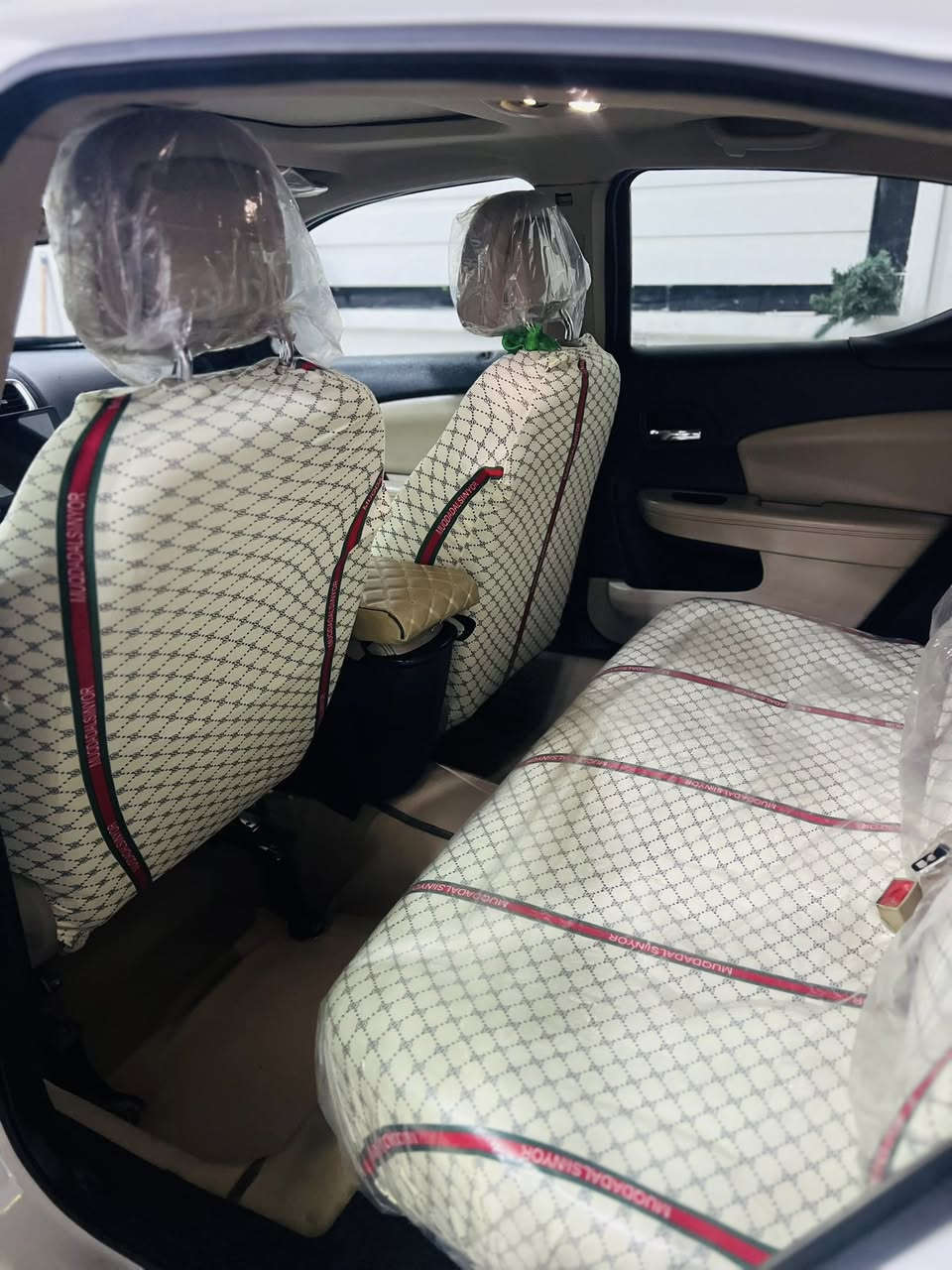 سلام عليكم دوج أفنجر مديل 2013 سيارة جديده وحلوه مكينه كير خير من الله تبريد تتفئه كله شغال فول مواصفات عدا البصمه راداد امامي جانبي مكينه 2400 سياره بيها صبغ جاملغ وبنيد مكان كربلاء السعر 85 تلفون ***********
