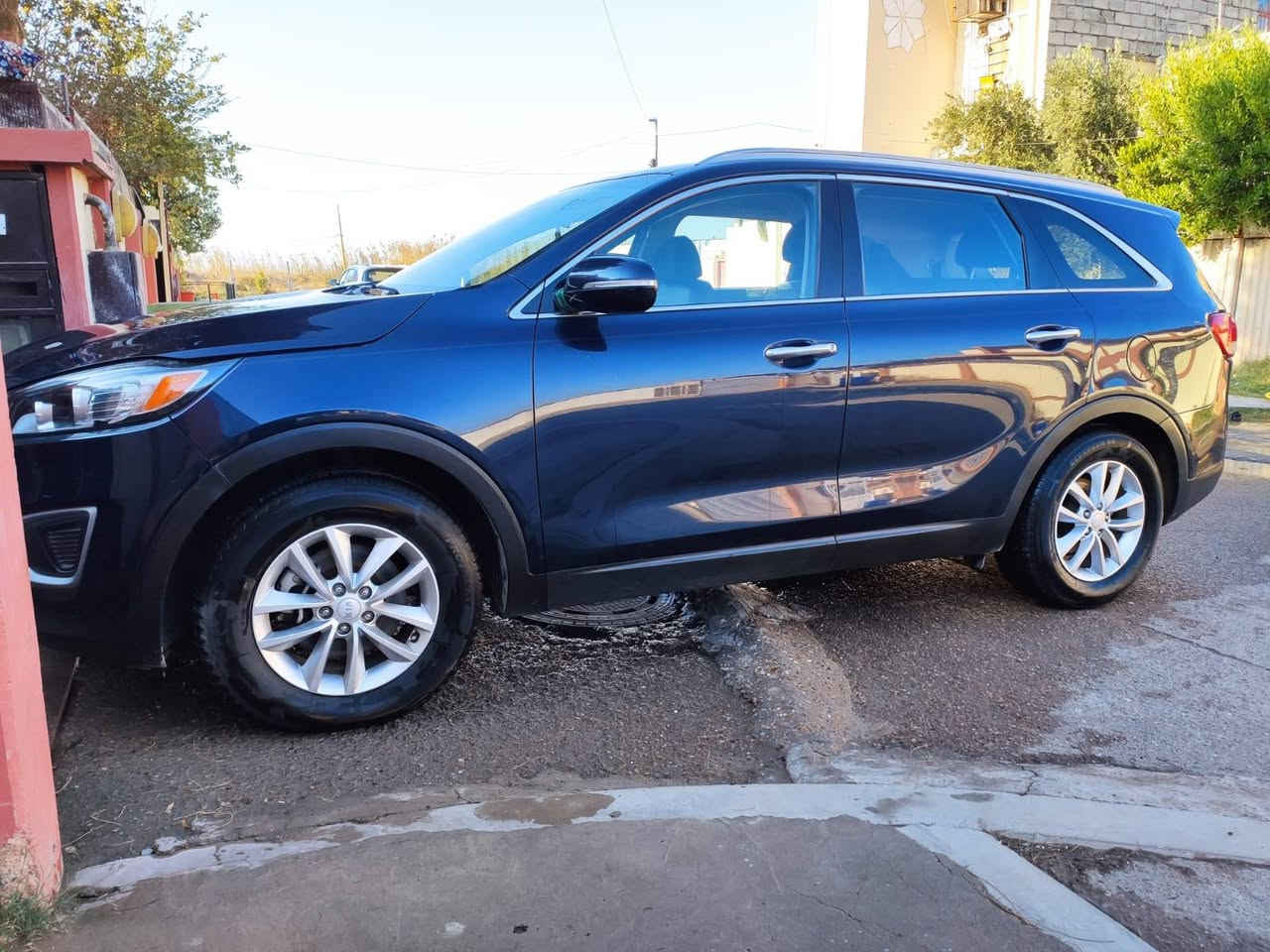 السلام عليكم 
كيا سورنتو وارد امريكي 
الضرر باب الصندوق بدون دواخل 
6 سلندر 
رقم ديالى الجديد
للاستفسار *********** بعقوبة, ديالى
