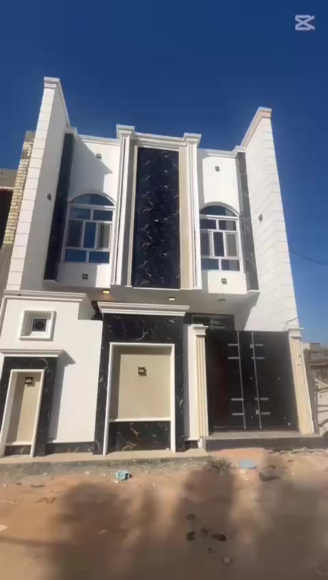 السلام عليكم.. 
دار للبيع في كربلاء مساحته 121متر قرب مدارس الكنوز والخدمات ماء كهرباء مجاري عرض الشارع 8متر 
يبعد عن الشارع العام 100متر
طابقين جمهوري مسلح يحتوي على 4غرف نوم 
مطبخ استقبال صاله 3 صحيات 
للستفسار اكثر ***********
