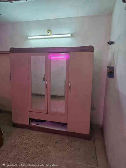 اخوان
 عندي اسره عدد 2 للبيع 40 السرير الواحد
عندي كنتور اربع بيبان للبيع 200 سعره
عندي دولاب ثلاث بيبان وفوقه مكان لوضع الواشك او الوسادة من الصاج 250 سعره
وبيهن مجال بسيط .....
للاتصال على الويتساب 
***********
