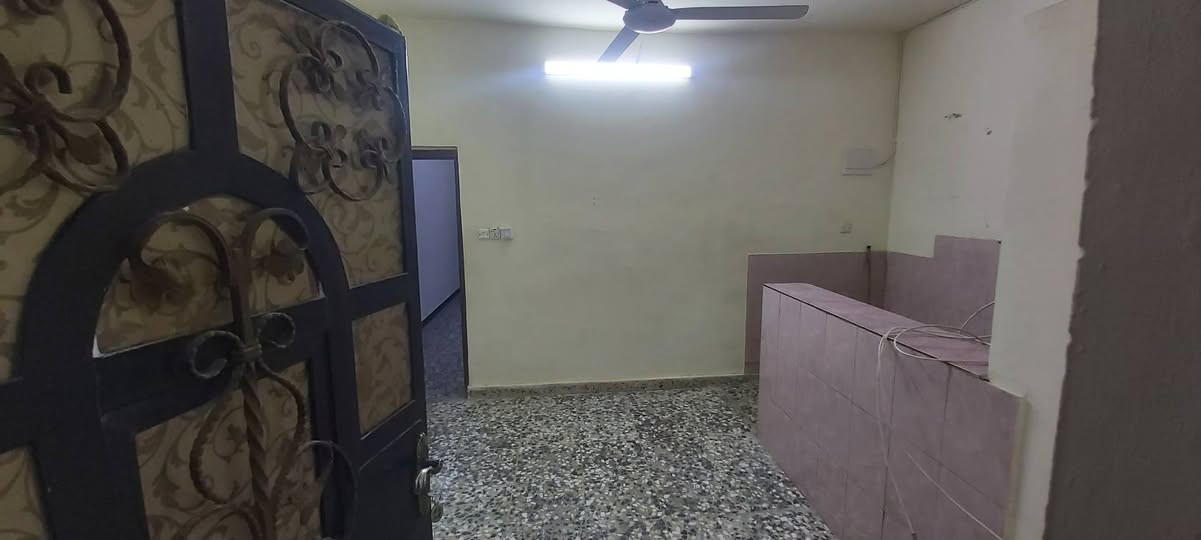 يتوفر مشتمل في الغزاليه شارع مدير الامن قرب مدرسة سامراء يتالف المشتمل من كراج وغرفه نوم كبيرة ومطبخ ستوديو مع غرف المعيشه وصحيات يناسب عائلة صغيرة وبشرط ان يكون المستاجر من سكنه الغزاليه او العامرية او حي الخضراء ولا يتجاوز عدد الافراد 3 
للتواصل مع صاحب العقار ***********
