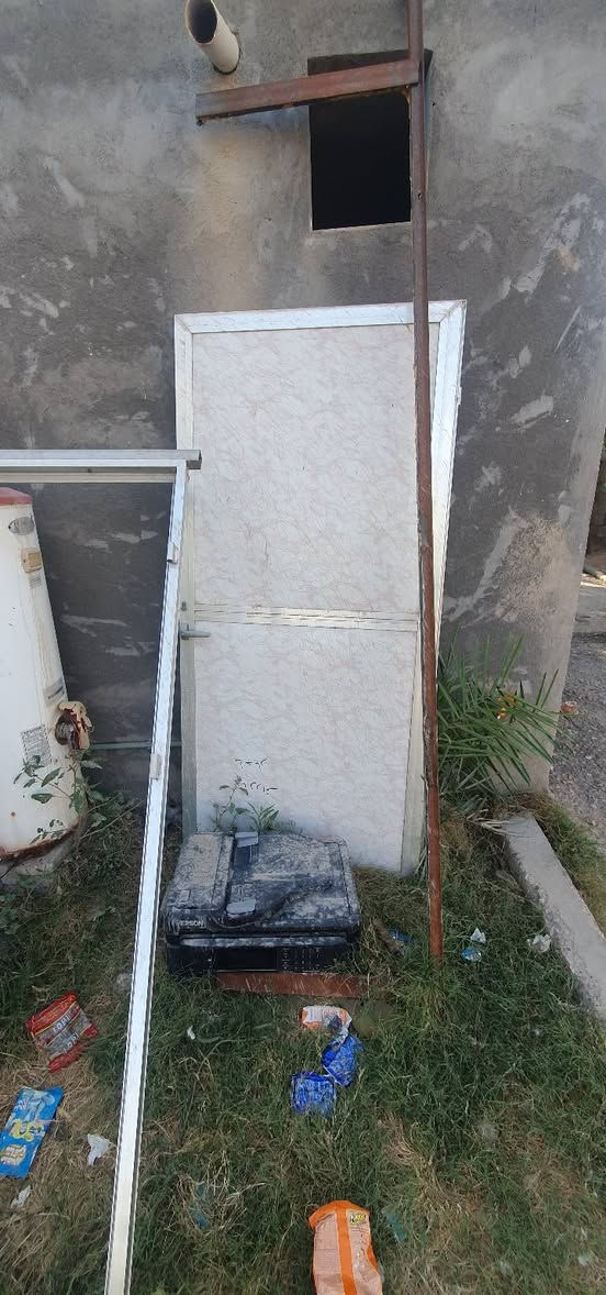 قاطع ألمنيوم مع باب ***********
