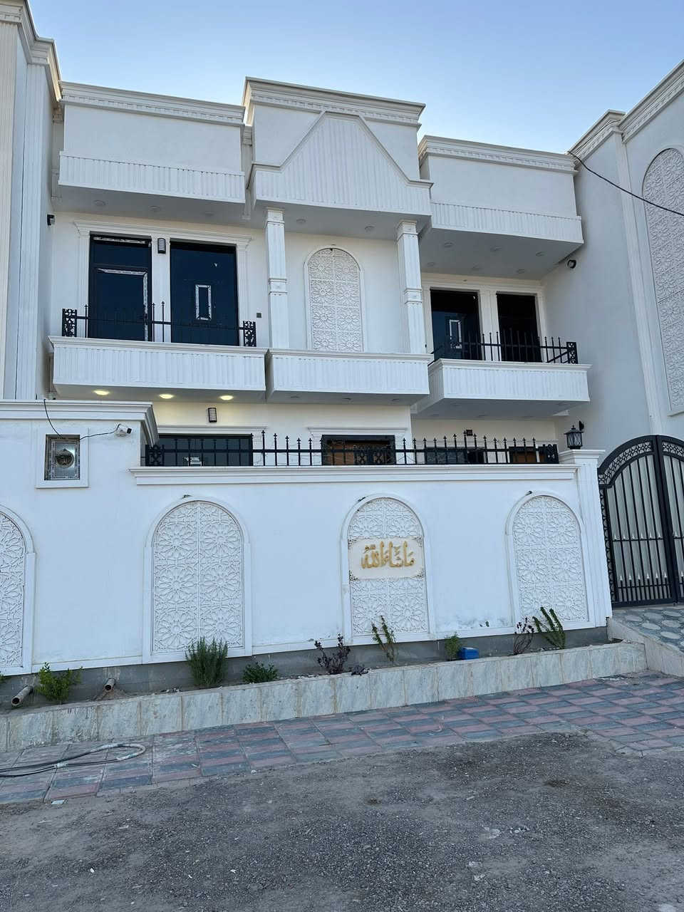 ((بسم الله الرحمن الرحيم))
🏡          🏚 

#بيت_للبيع         

🔴في الجغيفي ثانيه

🔴 كاع بيت نايل 

✅المساحة 220
 
مكون من 5غرف نوم
 صالات2
ومطبخ 
واستقبال 
حمام عدد2
مناور عدد 2

 🛣 الشارع 🛣🛤 : 10

🗒📑⚖️ نوع الملك : طابو زراعي صرف علمن عند الشراء تدخل مباشرتا بل سند المشترك الطابو لصرف الازراعي

💸💰 السعر  💰💸: 200🔴 وبي مجال

للاستفسار : مراجعة 
🥇 مكتب الدليمي 🥇
🩸📍العنوان الجغيفي _نهايت سياج المقبرة على السايد الايمن.                         
                                     
            📱📲  للاتصال :  ميثم*********** 📞☎️

#عقارات_الفلوجة #عقار_للبيع #عقارات_الانبار #عقارات_العراق  #العقار #عقار
#العقار_للبيع #للبيع #بيع #بيت #بيوت #قطعة #قطع
#ارض
