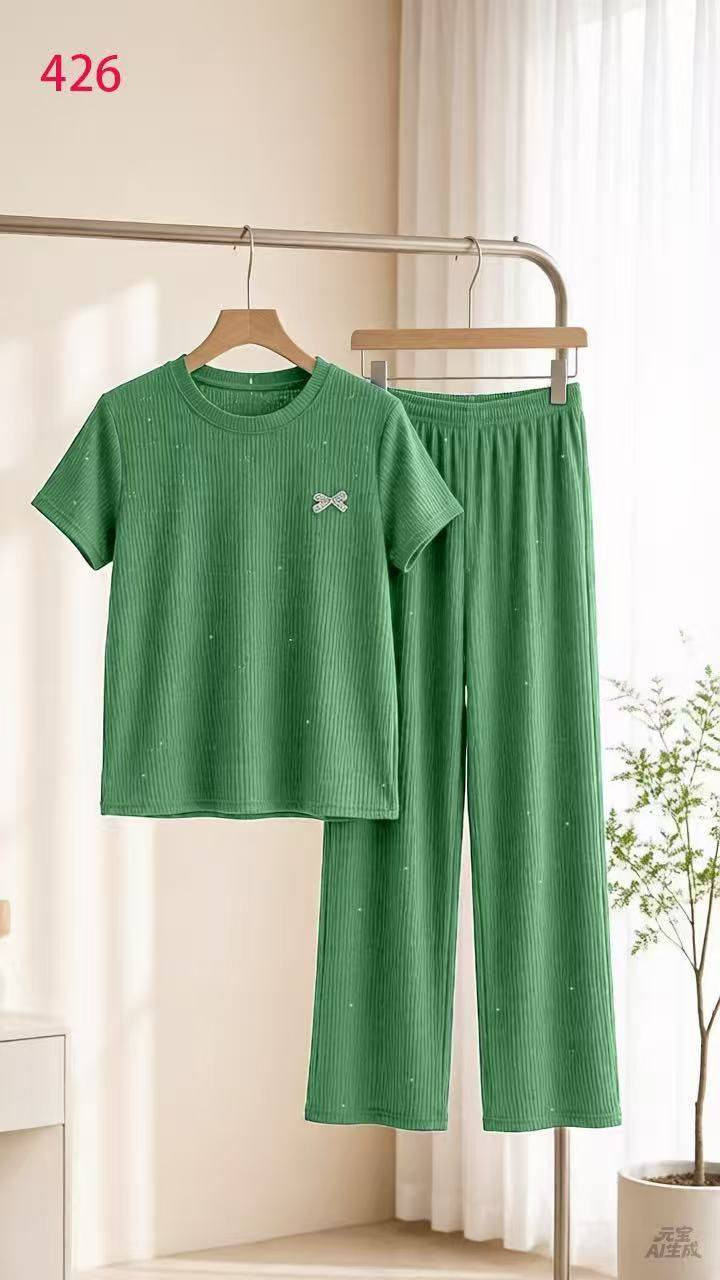 تراك بناتي محير نسائي الخامه الزبده كيلوت ستراس
قياس واحد فري سايز.      سعر درزن ٥١ لف
للحجز*********** فيصل
