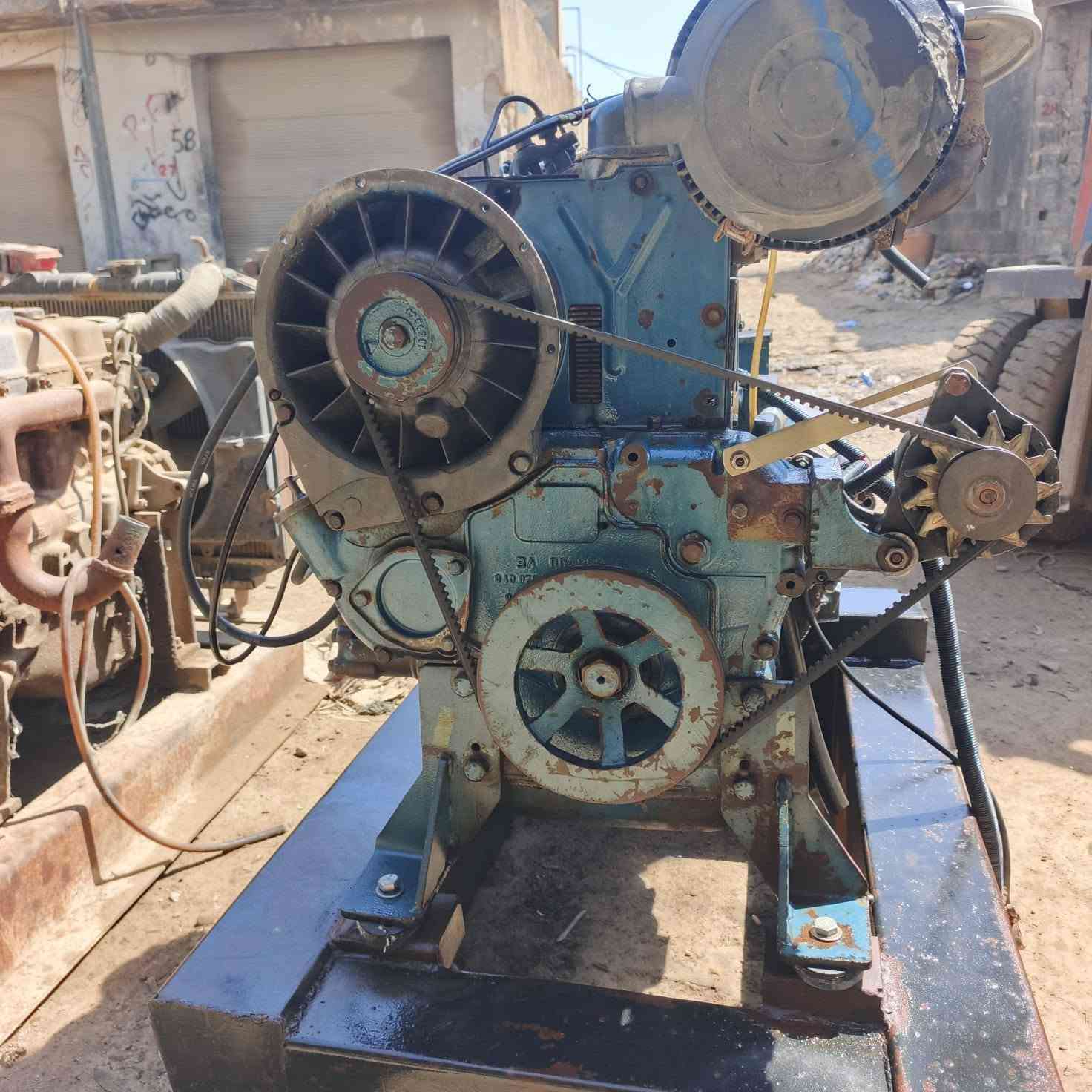 محرك دويس للبيع هندي اثنين بستم مع توليد 15 كيفي محرك بلادي لا تنقيص ولاتبخير شرط العنوان سامراء الصناعه القديمه الاستفسار عل هذا رقم ***********

