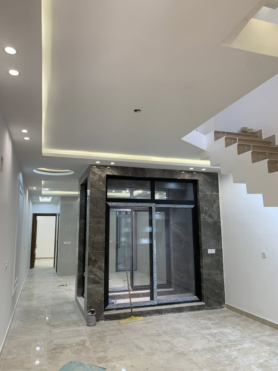 السلام عليكم
يستمر مكتب مسكنك للعقار بتقديم
افضل العروض المناسبة إلى الزبائن الكرام
🔹بيت للبيع مساحته 142.5 متر
🔸الواجهة 4.75متر 🔸النزال 30 متر
🔹يحتوي البيت على (صاله -ومطبخ -4غرف نوم وخدمات)
🔸موقع البيت / البنوك خلف شارع الميثاق 
🔹للاستفسار أكثر مراجعةمكتب مسكنك للعقار 
الواقع /البنوك شارع المطاعم مقابل بن رضا علوان
أو الاتصال على الرقم ☎️ ***********
