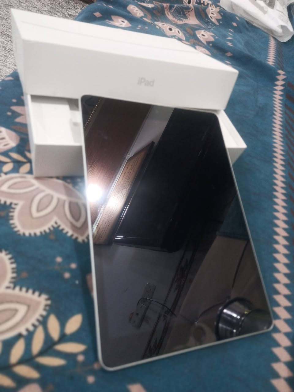 سلام عليكم 
ايباد 9 
نضافه 100٪
امرواس بايفون 13 او الترا 
وانطي فرق 
***********
