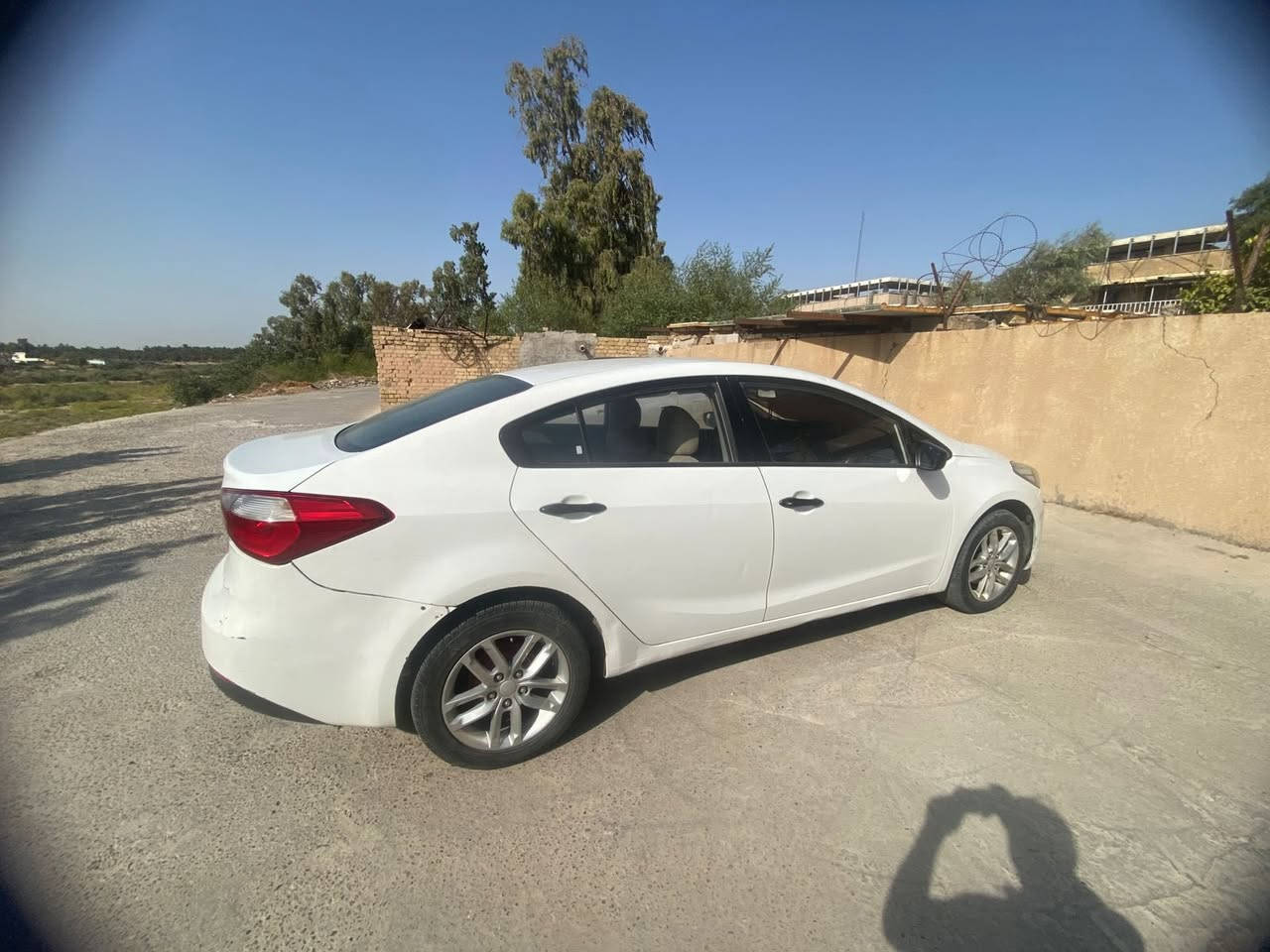 السلام عليكم 
سيراتو خليجي ٢٠١٥ محرك ١٦٠٠ دوش رقم قادسية تحويل ثاني يوم بيهة جاملغين خلفية صبغ اثر خياس وجاملغ امامي كاملة تبريد تايرات باتري جديد مابيهة اي نقص السعر ١٢٠$ وبيهة مجال بسيط العنوان بغداد الدورة  للاستفسار ***********
