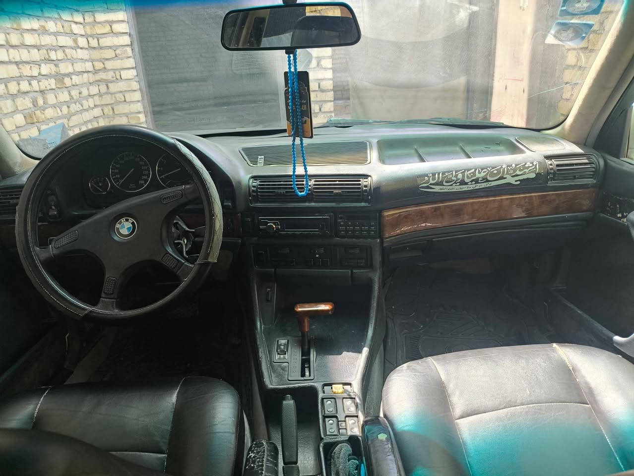 سيارة 𝖡𝖬 91 محرك جديد كير جديد اطارات جديدة بطارية جديدة رقم بغداد ب 50$ وبيها مجال ***********4
