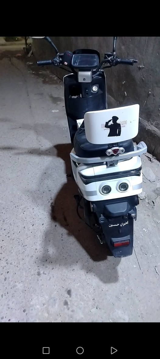 السلام عليكم دراجه شحن للبيع 318 دراجه نظيفه ست بطاريات ليثيوم بها نظام البك وبيها  وبيها مثبت سرعه واربع نمر دراجه نظيفه موديل 24 تسمى بالسوق ام عيون سعر 750 وبيها مجال عنواني بغداد الرقم ***********
