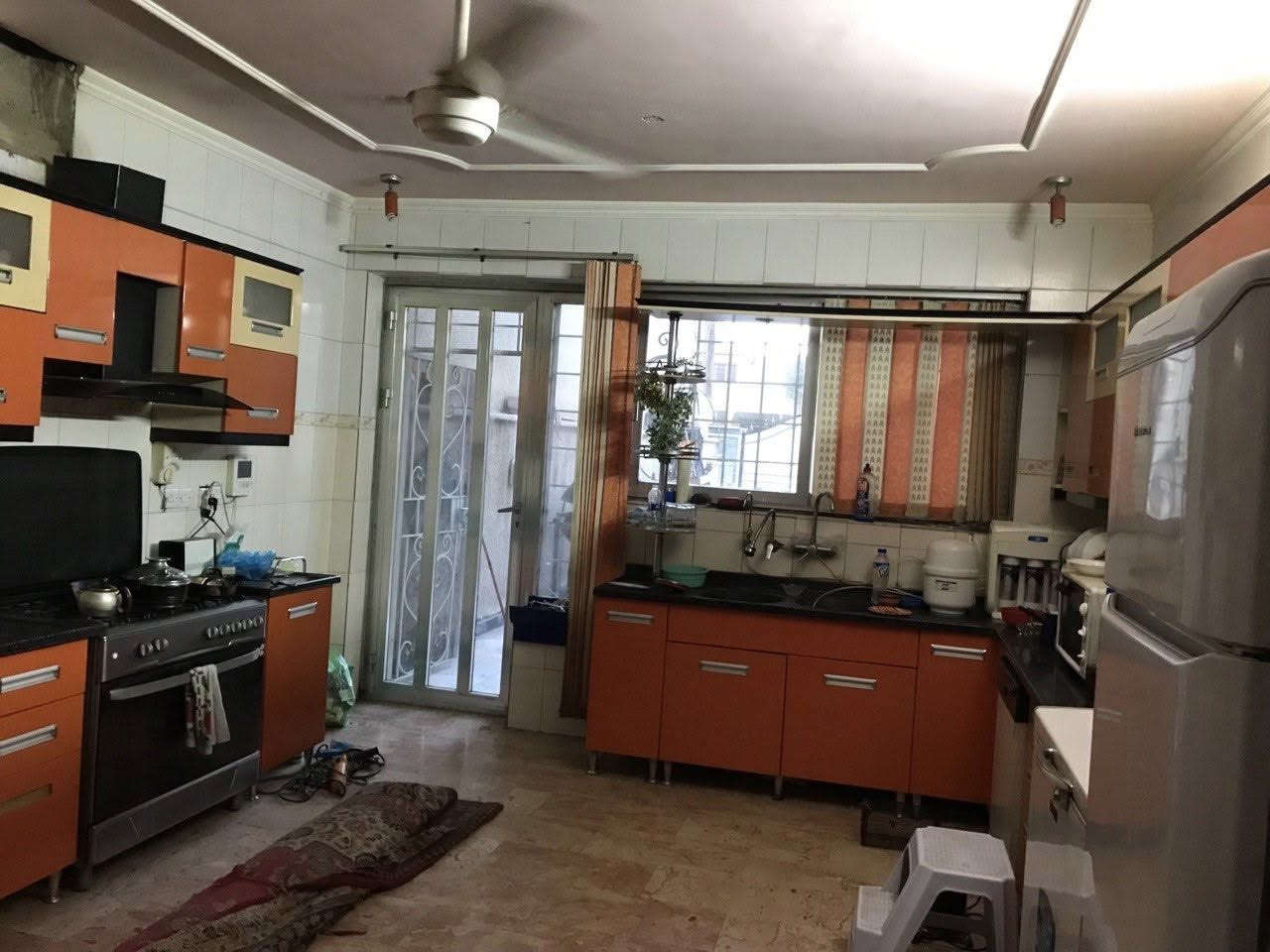 دار للبيع في حي الجامعة مساحة ٢٧٠ واجهة ٨،٤ ونزال ٣٢ أربع غرف نوم حمام ٢ صالة كبيرة كراج كبير وحديقة كبيرة الاتصال على الوتس اب ***********
